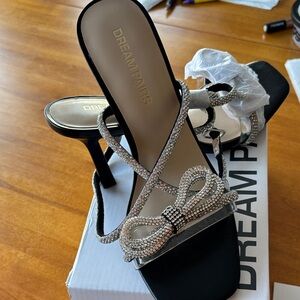 NIB Dream Pairs Black and Silver Heeled Sandals